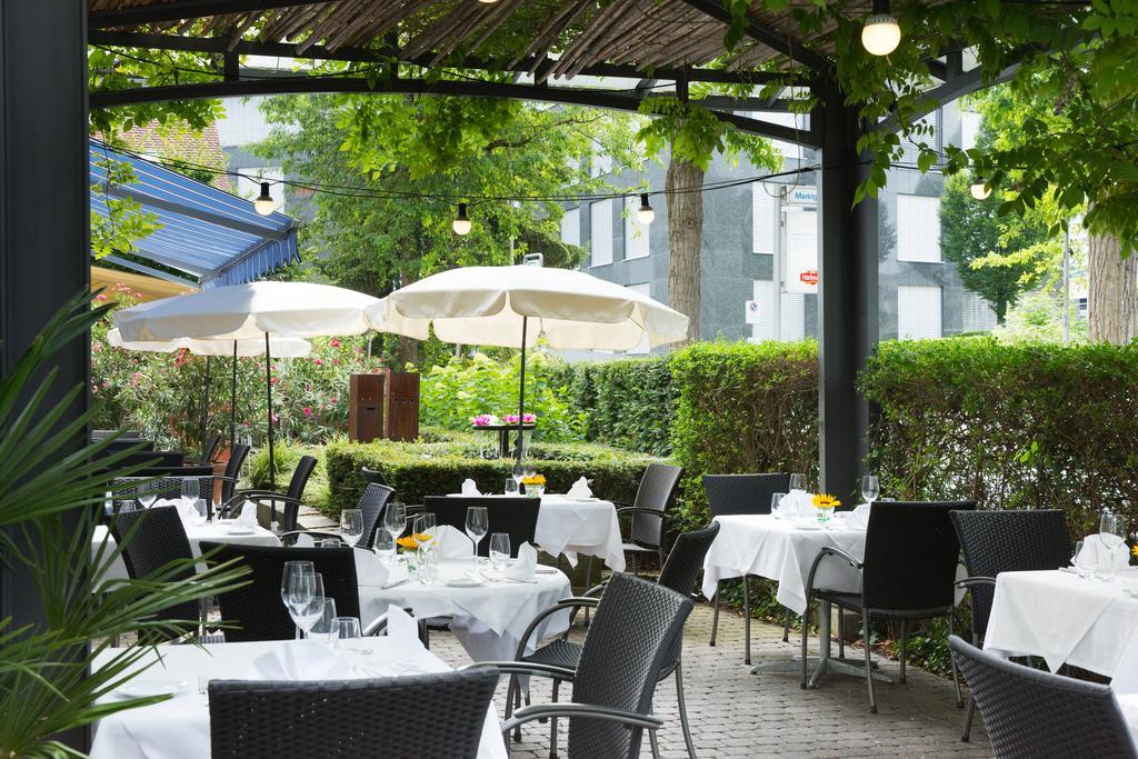 Hotel Fly Away Kloten Restoran gambar