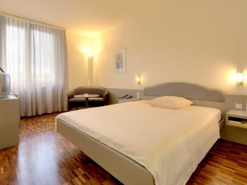 Hotel Fly Away Kloten Bilik gambar