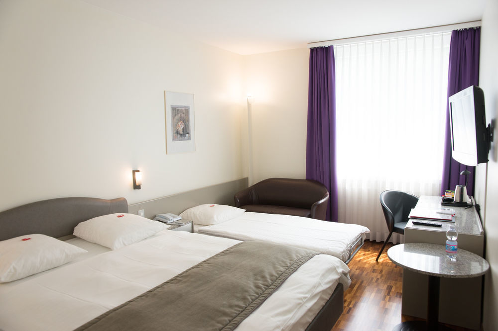 Hotel Fly Away Kloten Luaran gambar