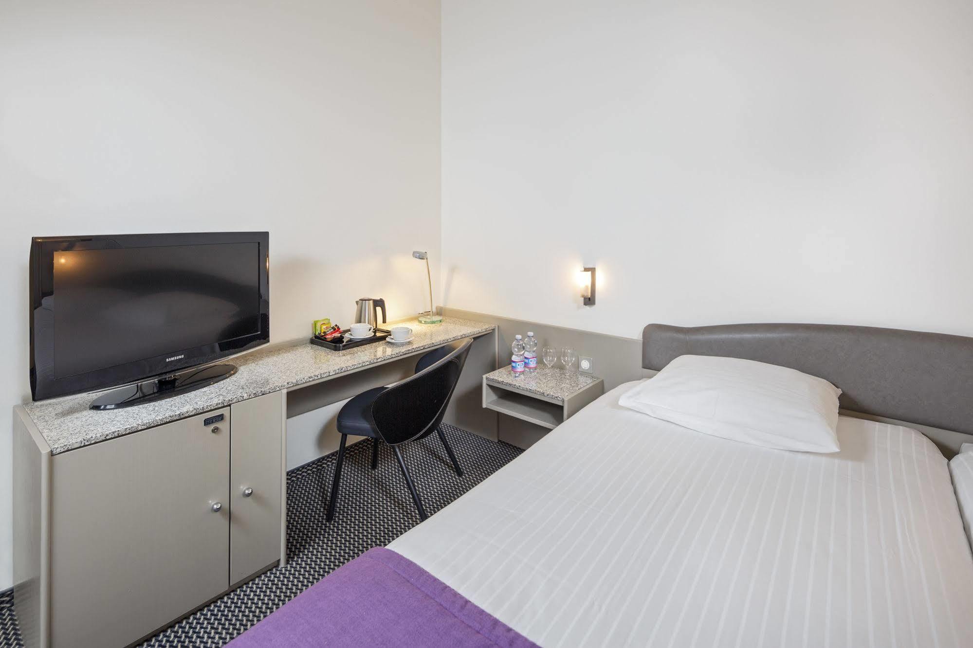 Hotel Fly Away Kloten Luaran gambar